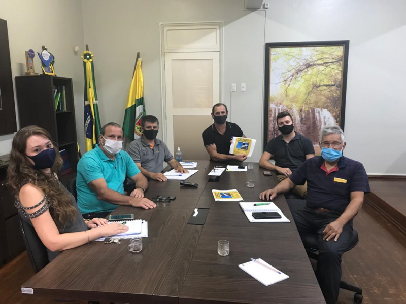 PREFEITURA E ENTIDADES ARTICULAM INCENTIVO À APICULTURA